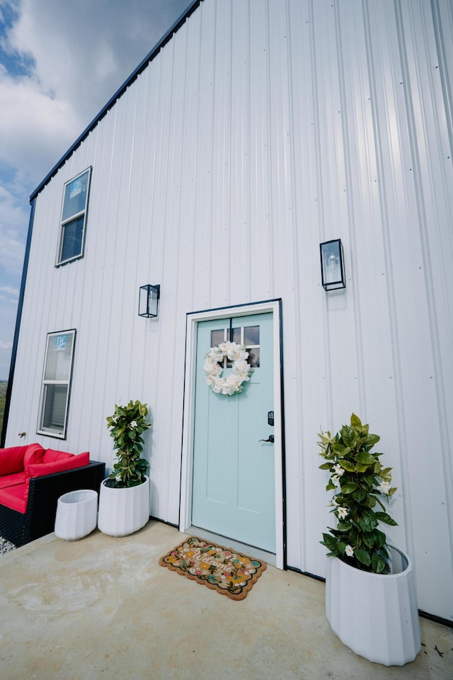 entrance to property featuring a patio area