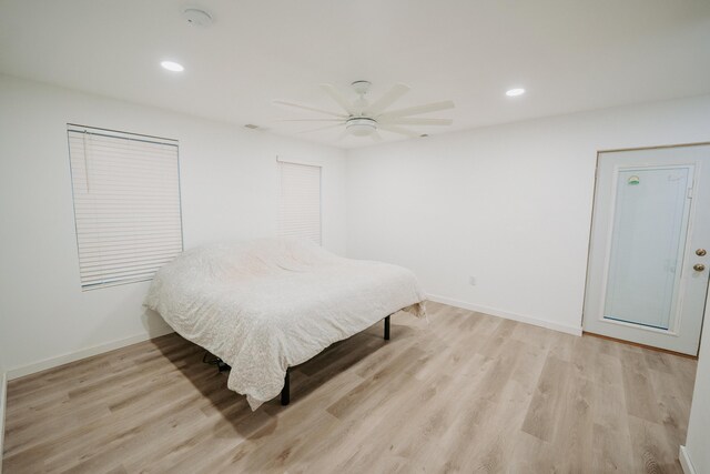 bedroom featuring recessed lighting, light wood-type flooring, a ceiling fan, and baseboards