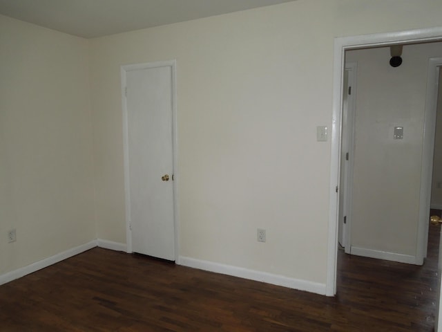 217 Dorothy Ave, Danville, KY 40422 - unfurnished room featuring baseboards and dark wood finished floors