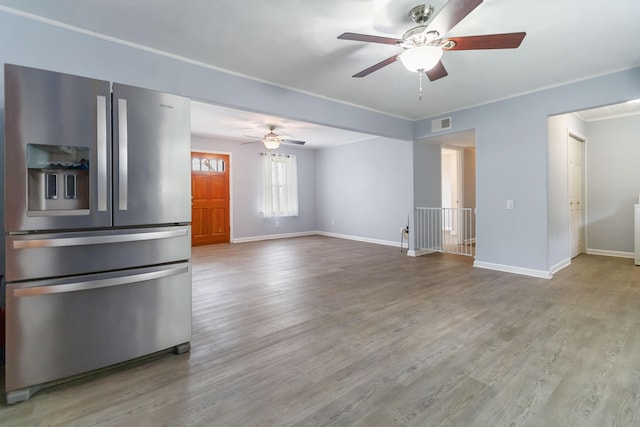 679 Mclain Rd, Springfield, KY 40069 - interior space featuring a ceiling fan, crown molding, wood finished floors, baseboards, and visible vents