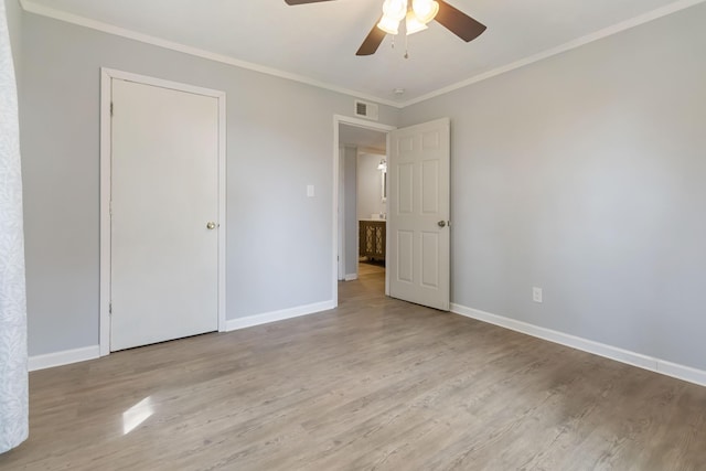 679 Mclain Rd, Springfield, KY 40069 - unfurnished bedroom with wood finished floors, visible vents, and baseboards
