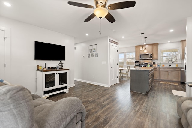 living area featuring ceiling fan, baseboards, dark wood-style flooring, and recessed lighting