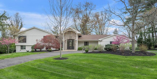 813 Westchester Dr, Lexington, KY 40502 - view of front facade with a front lawn and aphalt driveway