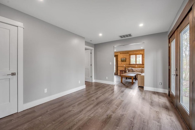 813 Westchester Dr, Lexington, KY 40502 - living area featuring a wealth of natural light, wood finished floors, visible vents, and recessed lighting