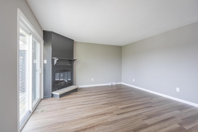 3241 Bowie Dr, Lexington, KY 40517 - unfurnished living room featuring plenty of natural light, baseboards, and light wood-style floors