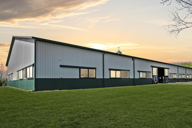exterior space featuring a yard