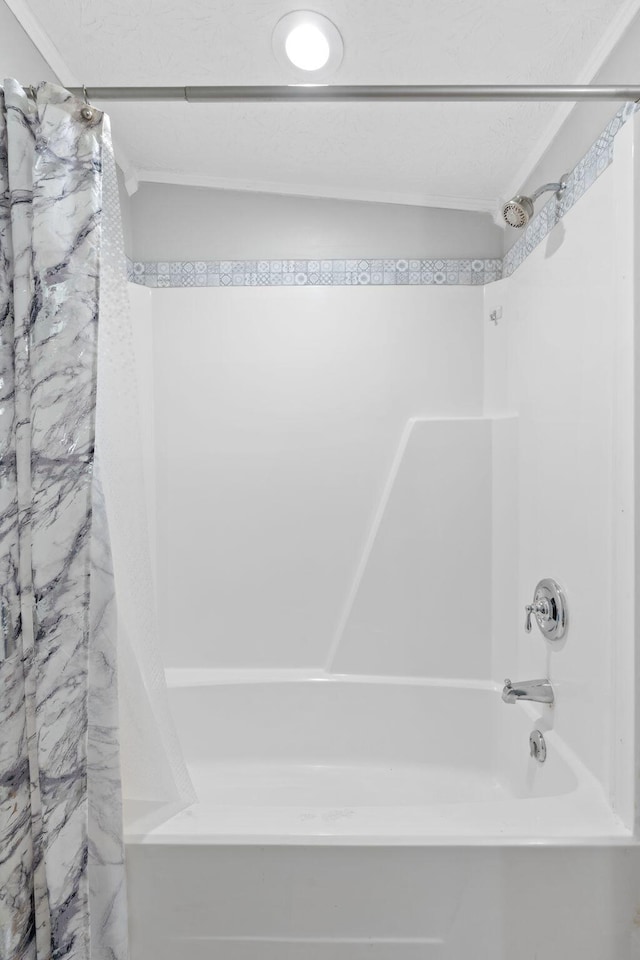 bathroom with shower / tub combo