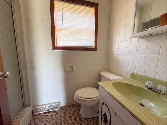 1312 Roosevelt St, Corbin, KY 40701 - bathroom featuring visible vents, a shower stall, toilet, and tile walls