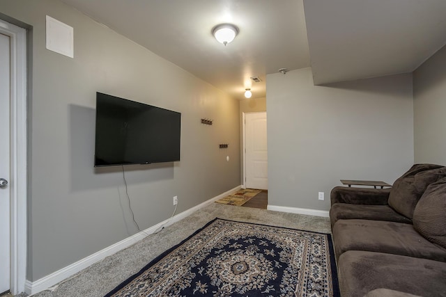 living area featuring carpet and baseboards