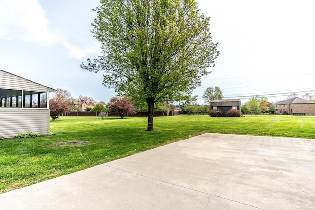 view of yard featuring a patio area