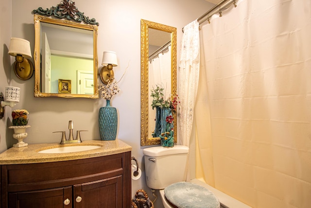 bathroom with curtained shower, toilet, and vanity