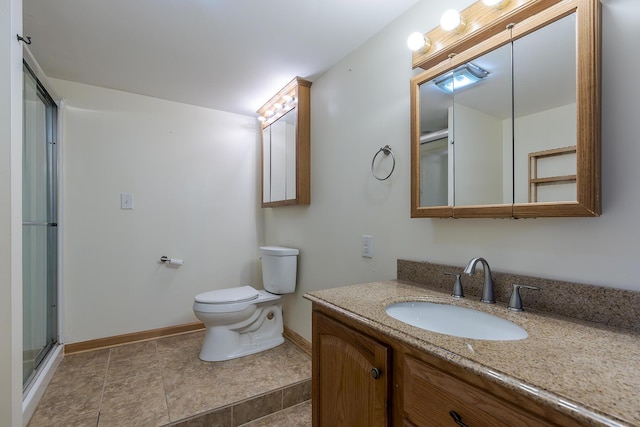 full bath with an enclosed shower, toilet, vanity, and baseboards