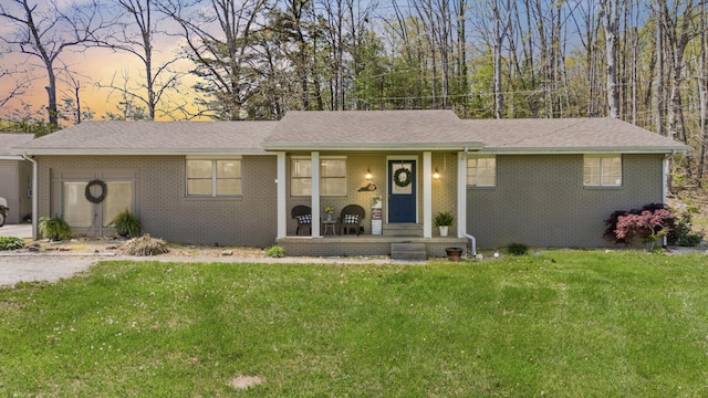 370 Poplar Ln, Morehead, KY 40351 - single story home featuring a lawn, brick siding, and covered porch