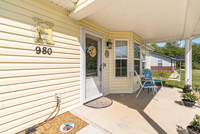 doorway to property with covered porch