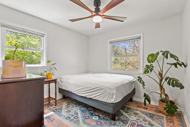 bedroom with ceiling fan and baseboards