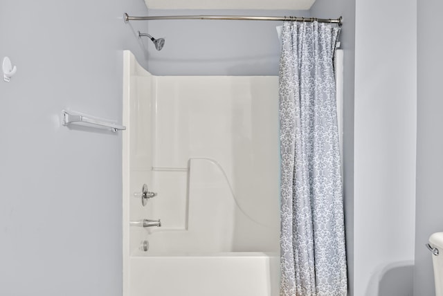 533 Lanarkshire Pl, Lexington, KY 40509 - full bathroom featuring shower / bath combo with shower curtain and toilet