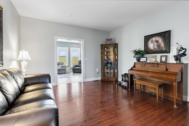 living area featuring visible vents, baseboards, and wood finished floors