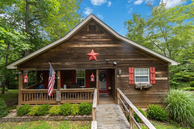 view of front of property featuring a porch