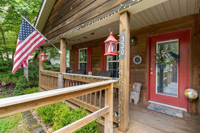 entrance to property featuring covered porch