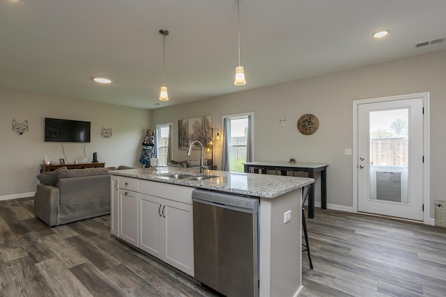 kitchen featuring a sink, open floor plan, a kitchen island with sink, dishwasher, and visible vents