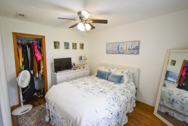 108 Central Ct, Richmond, KY 40475 - bedroom with wood finished floors, a closet, and a ceiling fan