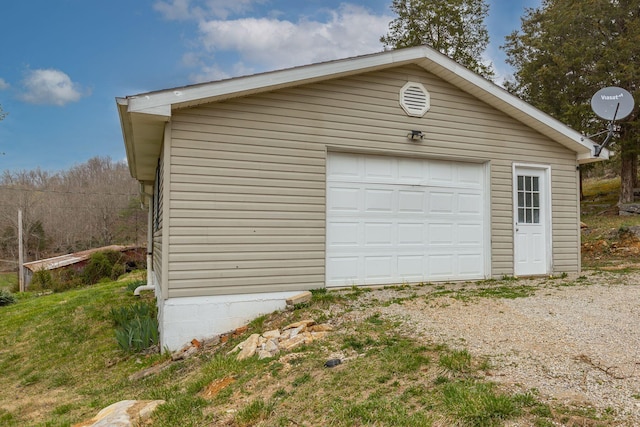 detached garage featuring dirt driveway