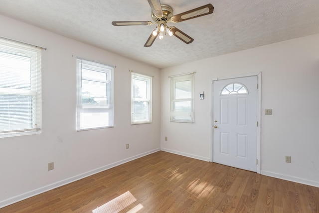 122 Barker Way, Lancaster, KY 40444 - foyer with a textured ceiling, light wood finished floors, baseboards, and a ceiling fan