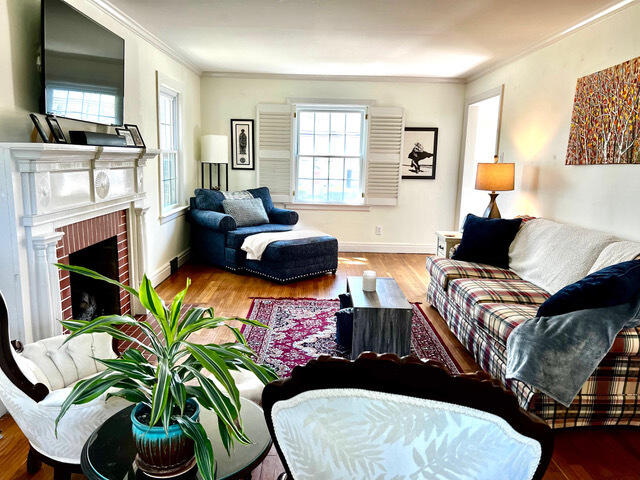 847 W Lexington Ave, Danville, KY 40422 - living area with wood finished floors, a healthy amount of sunlight, crown molding, and baseboards