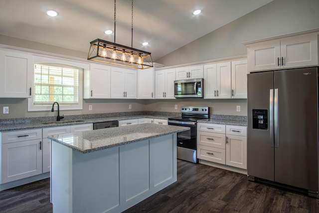 kitchen featuring a sink, appliances with stainless steel finishes, a center island, recessed lighting, and vaulted ceiling