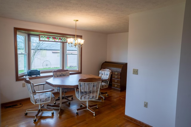 138 Hackett Pike, Richmond, KY 40475 - dining area featuring baseboards, wood finished floors, a notable chandelier, and a textured ceiling