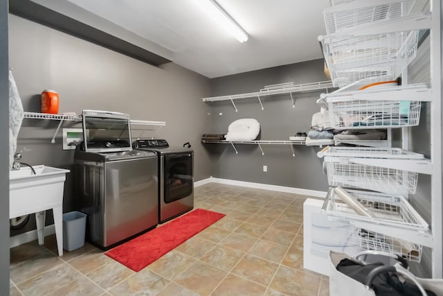laundry room featuring light tile patterned floors, independent washer and dryer, laundry area, and baseboards