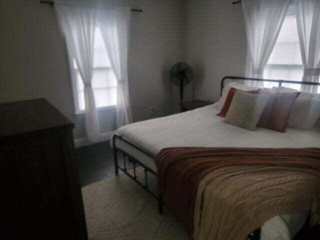 121 Hill Ct, Lancaster, KY 40444 - bedroom featuring multiple windows