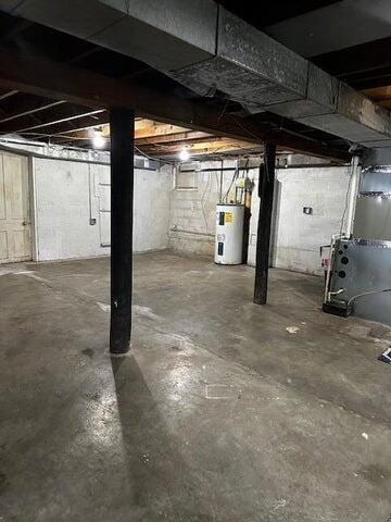 121 Hill Ct, Lancaster, KY 40444 - unfinished basement with electric water heater and heating unit