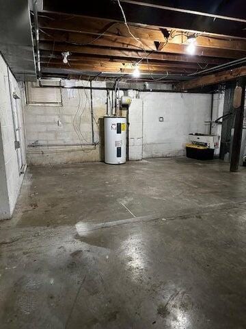 121 Hill Ct, Lancaster, KY 40444 - unfinished below grade area featuring water heater