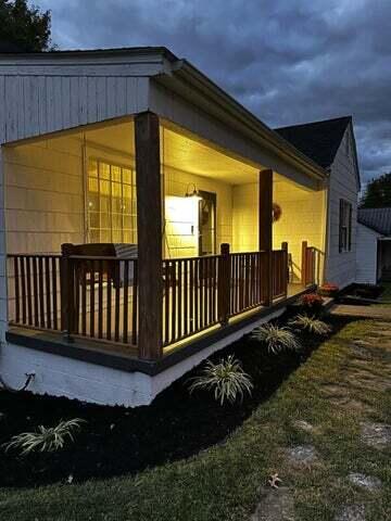 121 Hill Ct, Lancaster, KY 40444 - view of side of property featuring covered porch