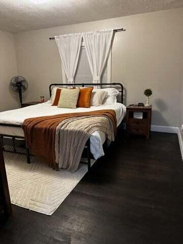 121 Hill Ct, Lancaster, KY 40444 - bedroom featuring a textured ceiling, baseboards, and dark wood-type flooring