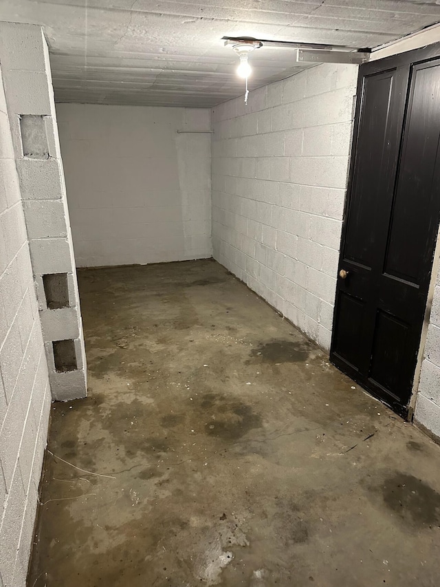 121 Hill Ct, Lancaster, KY 40444 - unfinished basement with concrete block wall