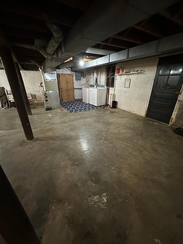 121 Hill Ct, Lancaster, KY 40444 - unfinished below grade area with washer and clothes dryer and concrete block wall