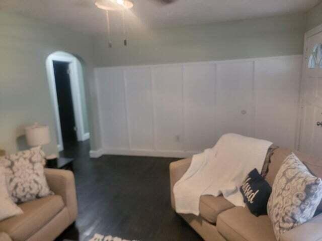 121 Hill Ct, Lancaster, KY 40444 - living room featuring wood finished floors, a decorative wall, and wainscoting