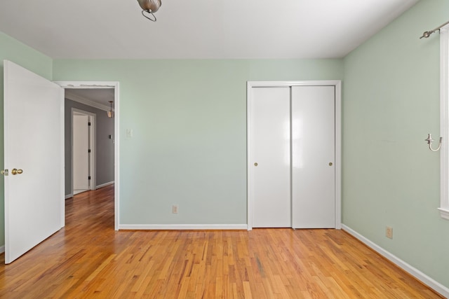 307 N Doctor St, Springfield, KY 40069 - unfurnished bedroom featuring baseboards, light wood-type flooring, and a closet