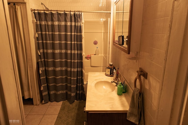 1770 Millersburg-Cynthiana Rd, Paris, KY 40361 - full bath featuring a shower with curtain, vanity, and tile patterned floors