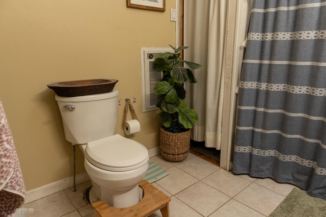 1770 Millersburg-Cynthiana Rd, Paris, KY 40361 - full bath featuring tile patterned floors, toilet, a shower with curtain, and baseboards