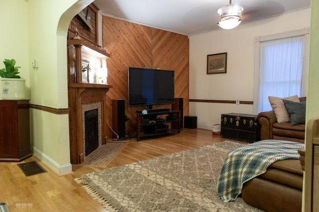 1770 Millersburg-Cynthiana Rd, Paris, KY 40361 - living area with baseboards, arched walkways, and light wood-style floors