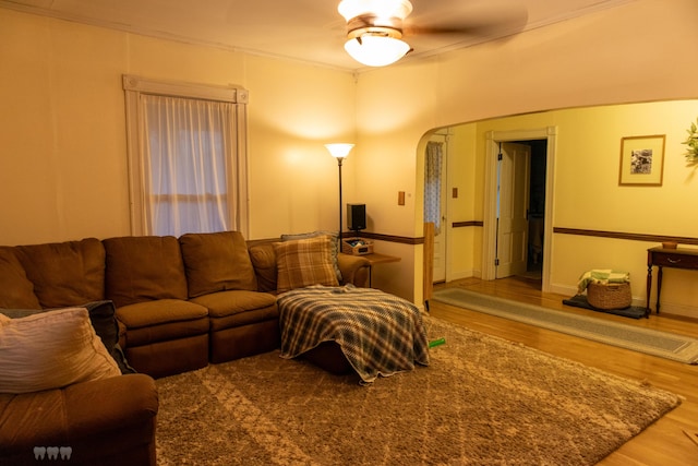 1770 Millersburg-Cynthiana Rd, Paris, KY 40361 - living area featuring arched walkways and wood finished floors