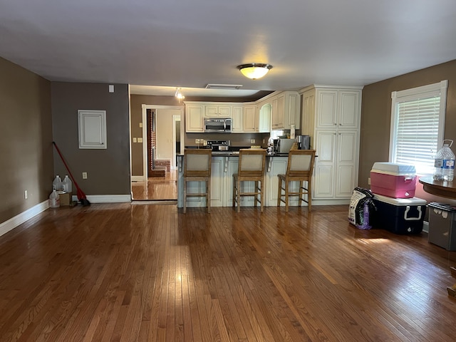 513 Sharp Gap Rd, Barbourville, KY 40906 - living room featuring baseboards, visible vents, and dark wood-type flooring