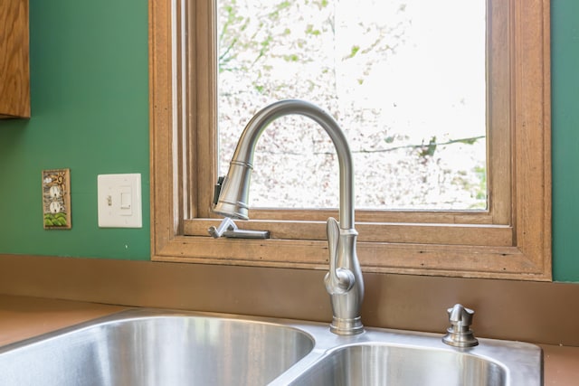 420 Stonehedge Pl, Lexington, KY 40517 - details with a sink