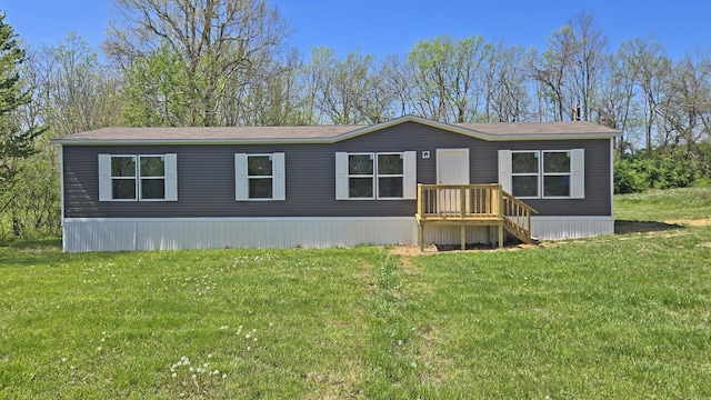 manufactured / mobile home with a front yard