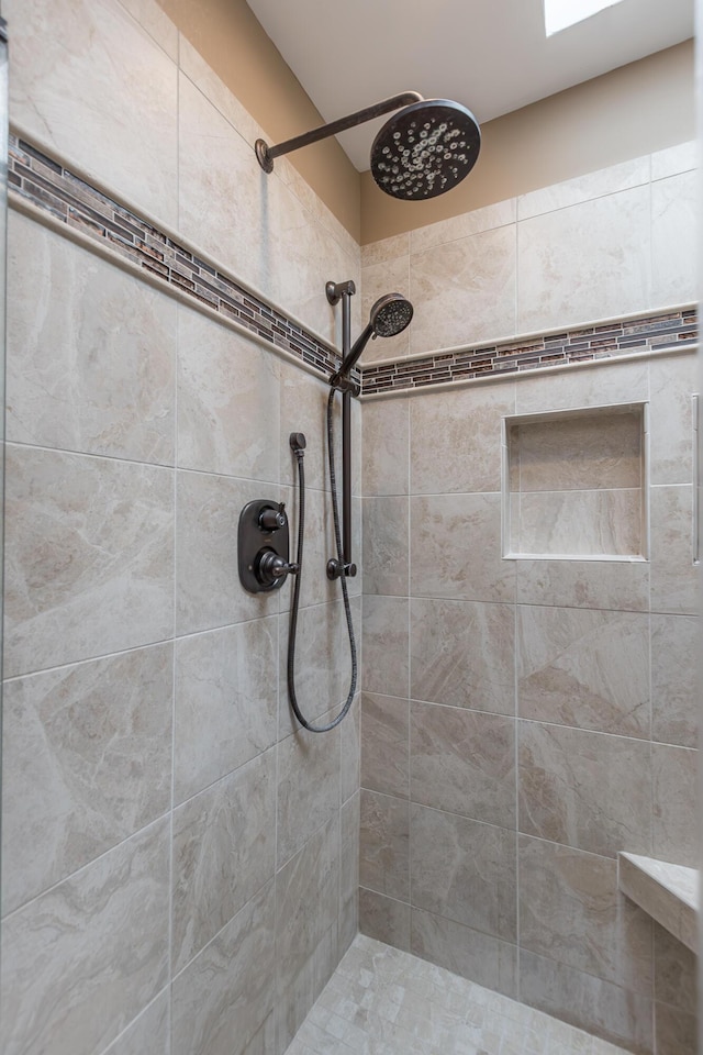 bathroom featuring a tile shower