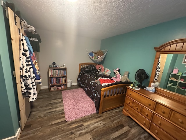 91 Barnett Rd, Brodhead, KY 40409 - bedroom with a textured ceiling, baseboards, and dark wood-type flooring