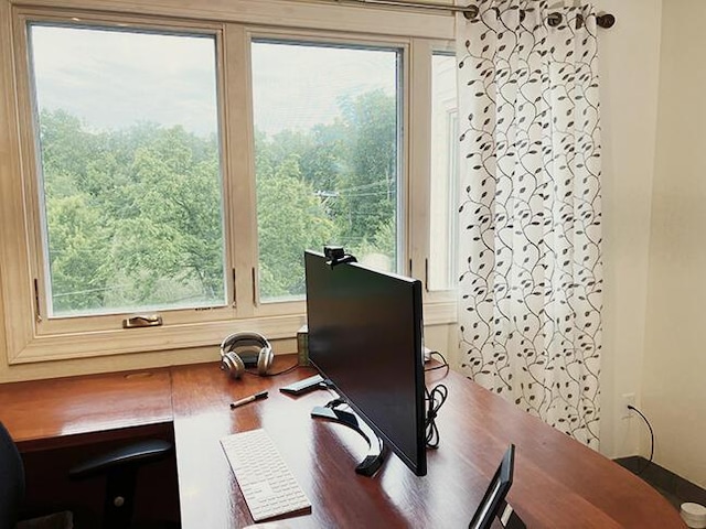 3426 Pepperhill Rd, Lexington, KY 40502 - home office featuring plenty of natural light